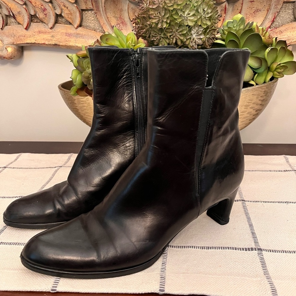 Stuart Weitzman Black Leather Boots Ladies Size 8.5 Fall Winter Perfect Classic - Picture 2 of 11
